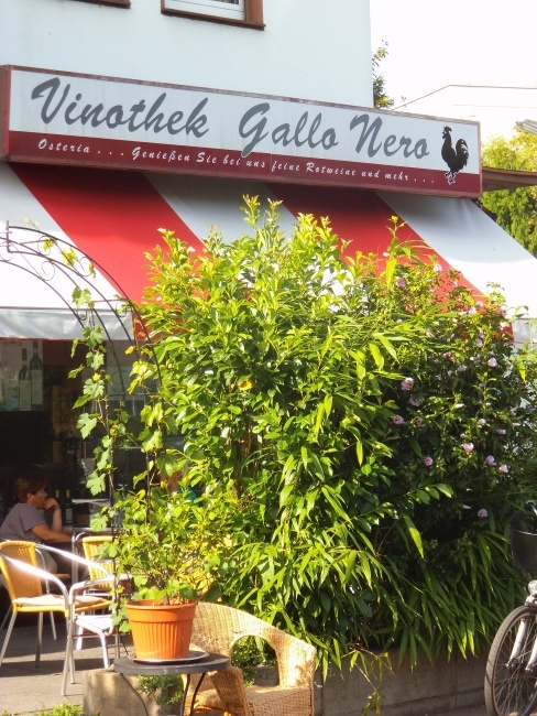 Außenansicht Vinothek Gallo Nero